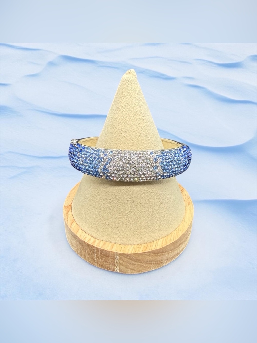💙Ombré Pave’ Rhinestone Dome Hinged Bangle Bracelet/NWOT💙